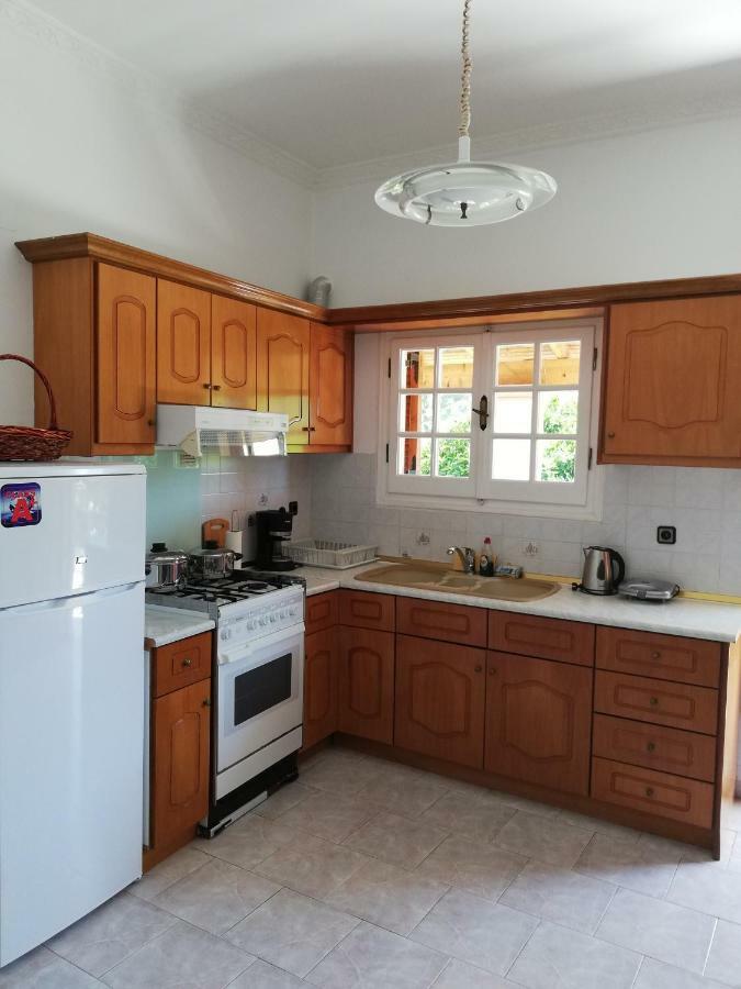 Lemonia Apartment Afión Eksteriør billede